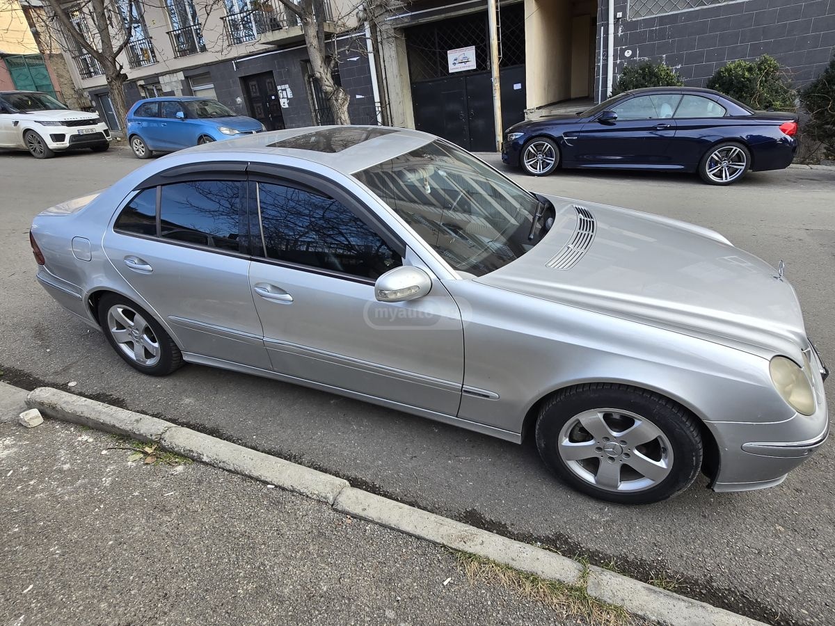 Mercedes-Benz E 220 2002 — photo 2