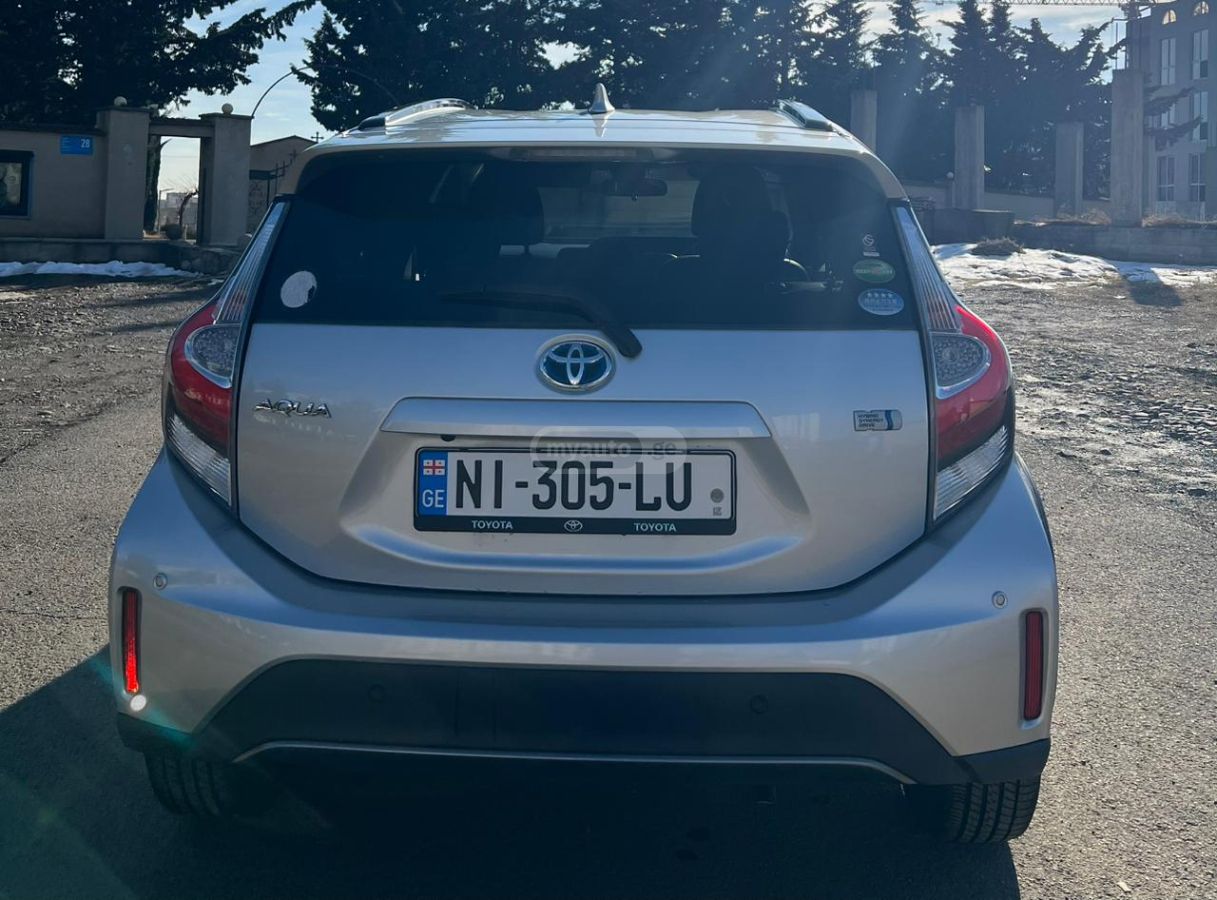 Toyota Aqua 2018 — photo 2