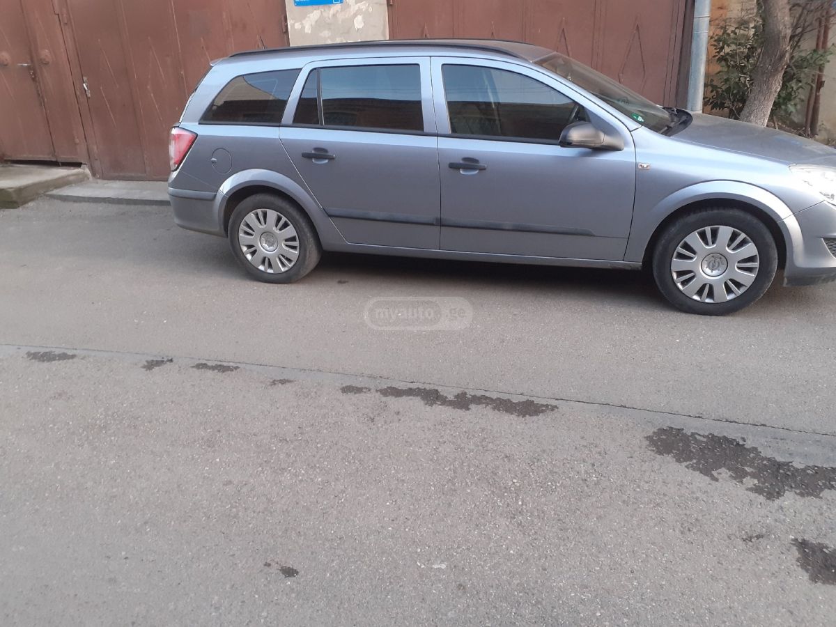 Opel Astra 2009 — photo 2