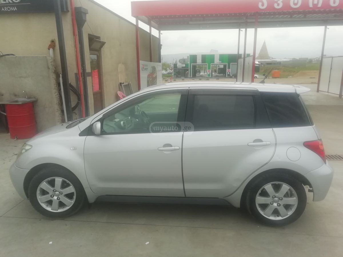 Toyota Ist 2003 — photo 2