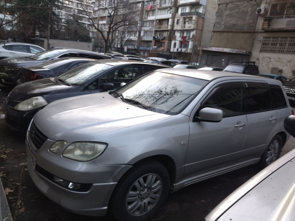 Mitsubishi Airtrek 2001 — photo 2