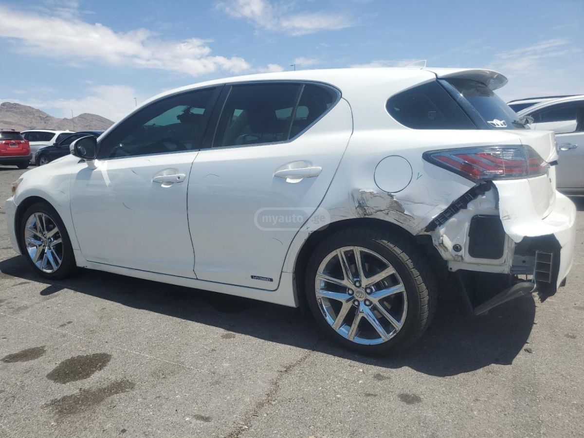 Lexus CT 200 h 2015 — photo 2