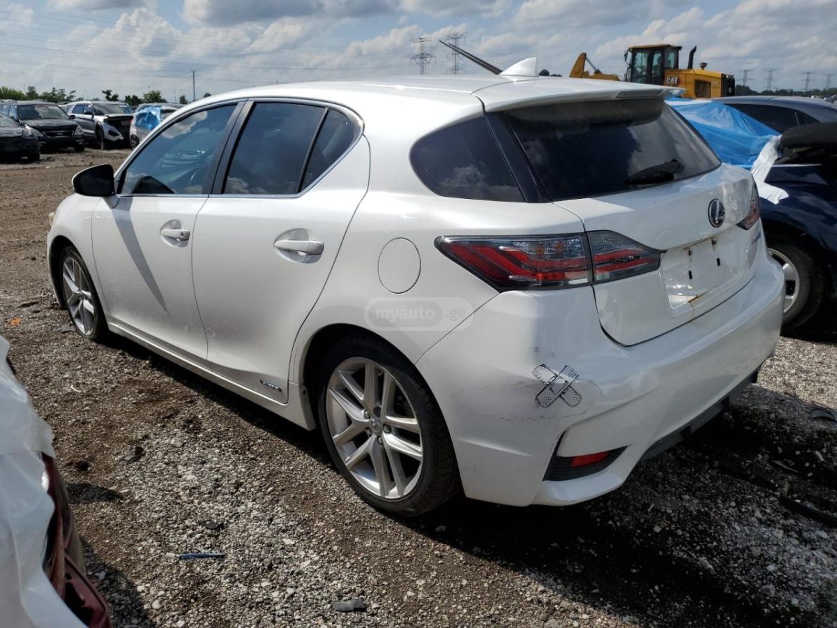 Lexus CT 200 h 2014 — photo 2