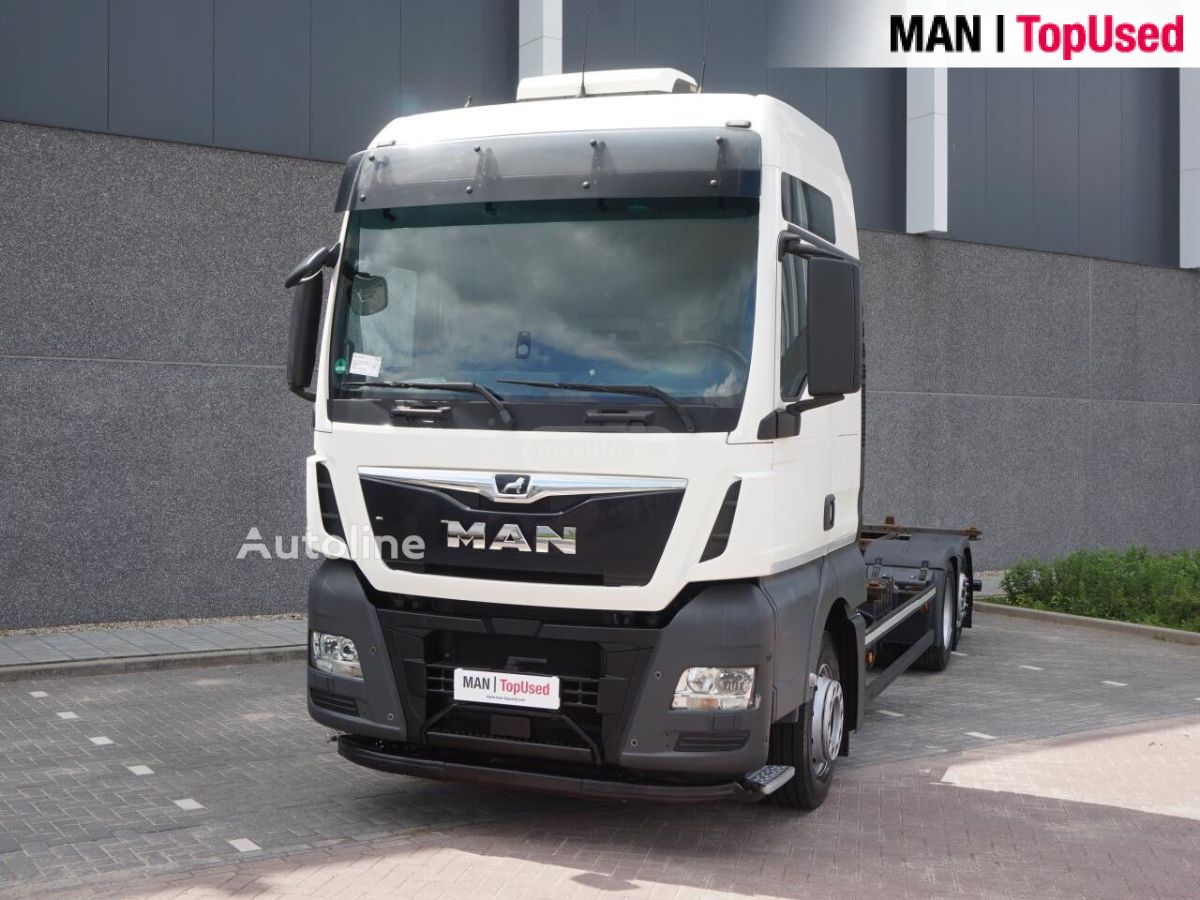 Isuzu TGX