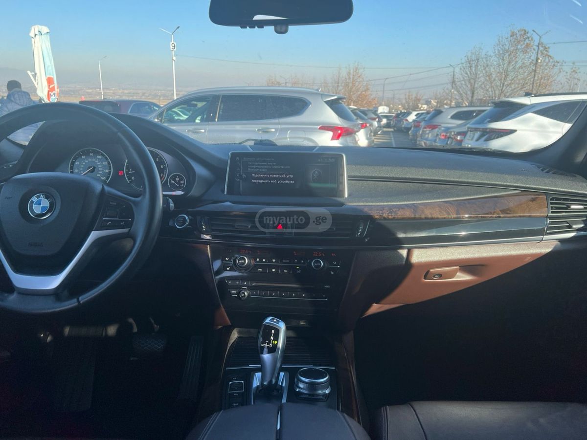 BMW X5 2017 — photo 2