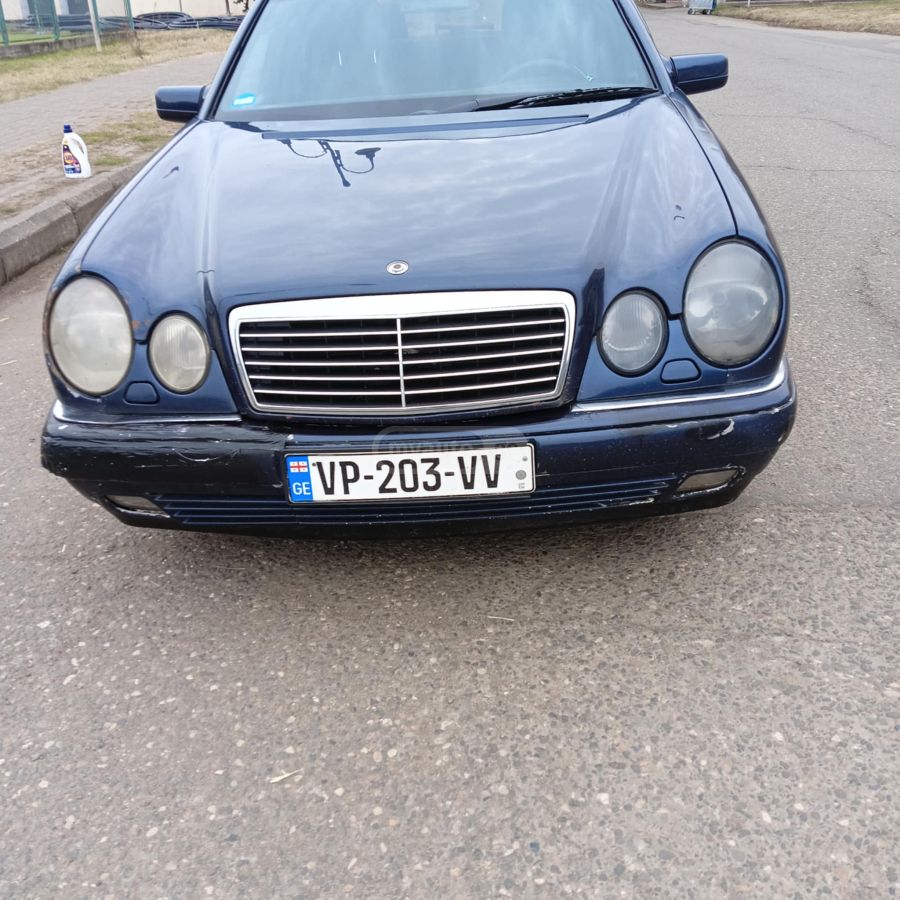 Mercedes-Benz E 210 1997 — photo 2