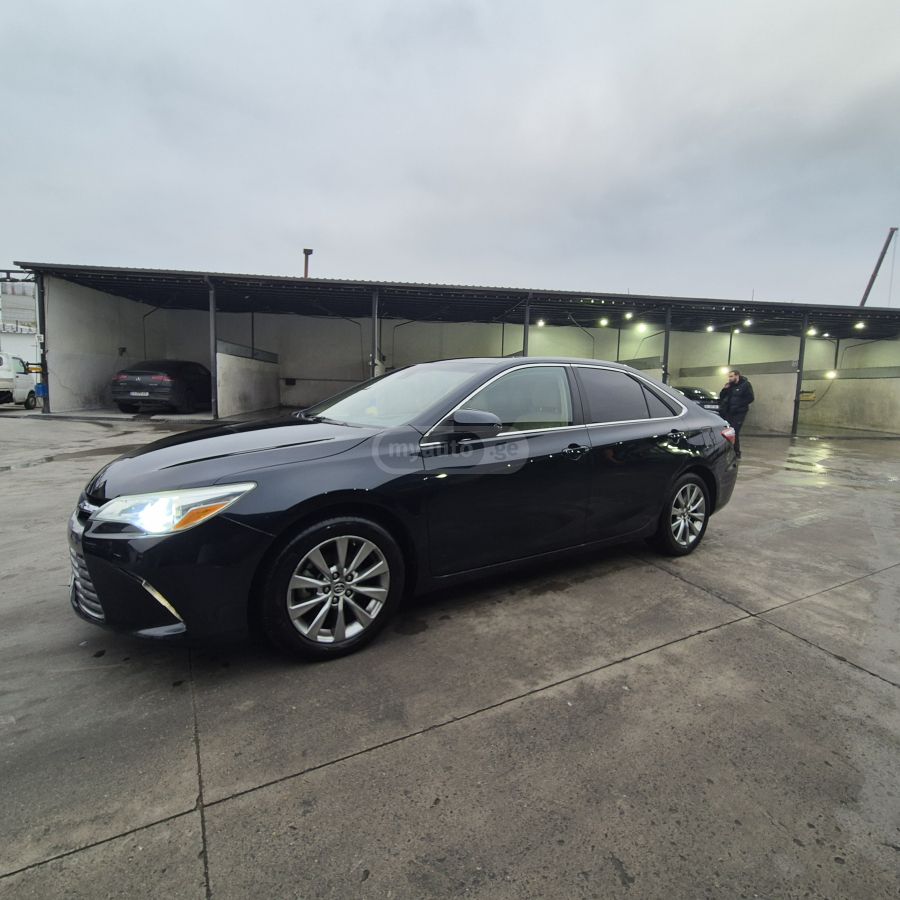 Toyota Camry 2016 — photo 2