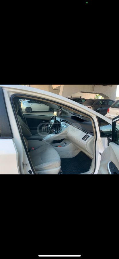 Toyota Prius 2011 — photo 2