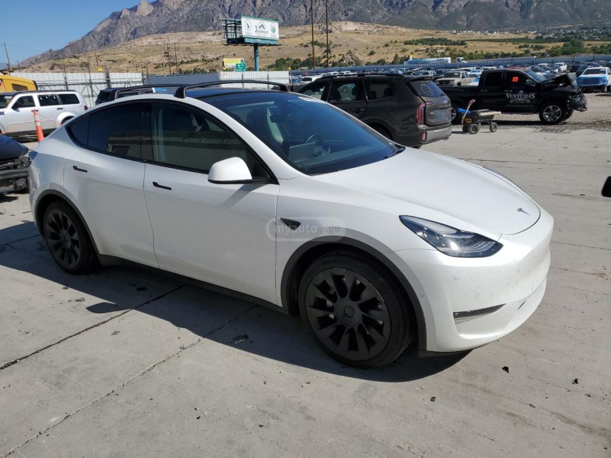 Tesla Model Y 2022 — photo 2