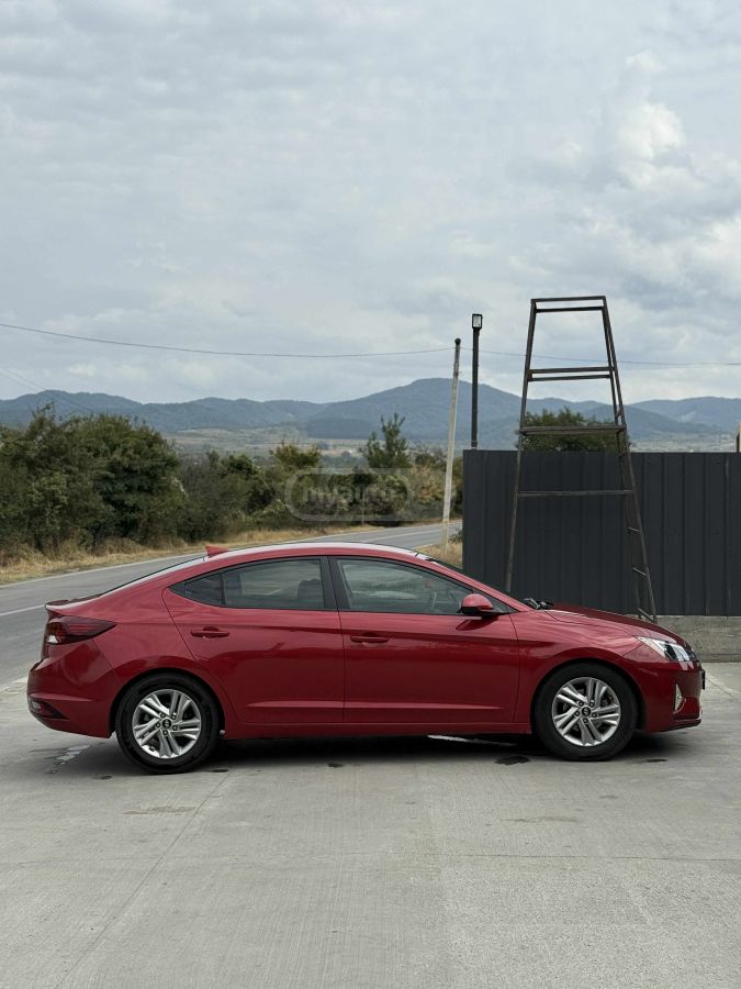 Hyundai Elantra 2019 — photo 2