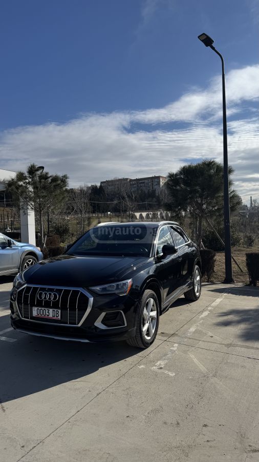 Audi Q3 2019 — photo 2