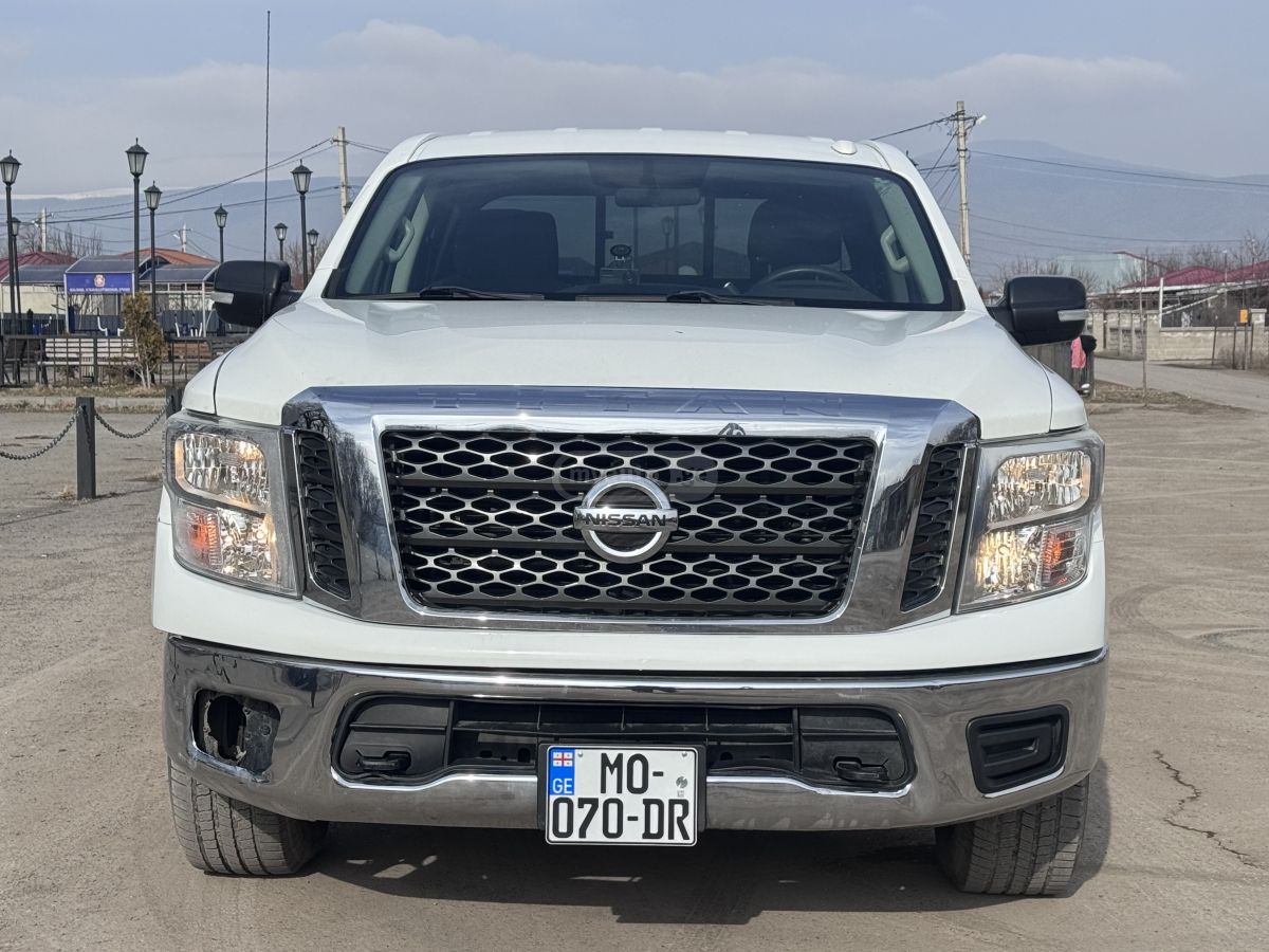 Nissan Titan 2017 — photo 2