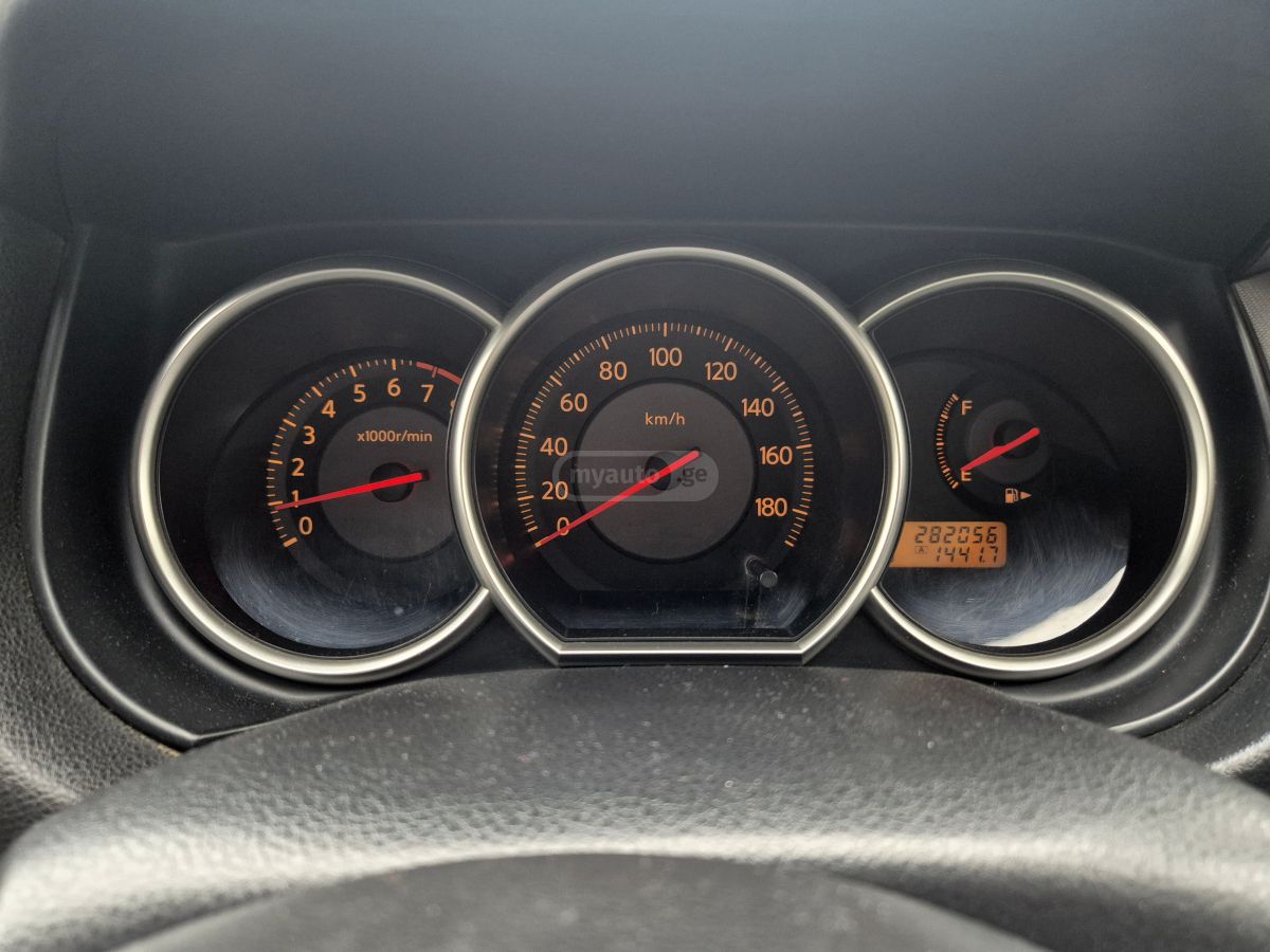 Nissan Tiida 2006 — photo 2