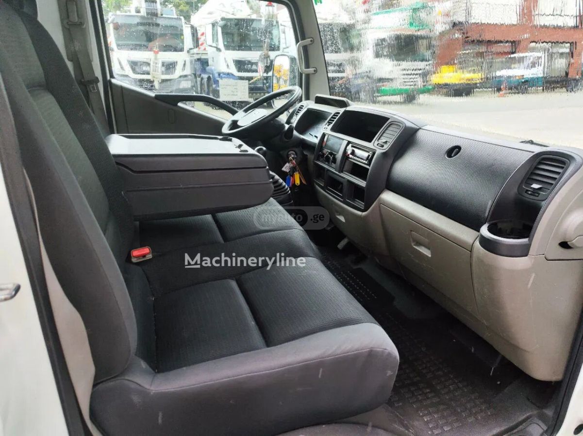 Nissan Cabstar 2014 — photo 2
