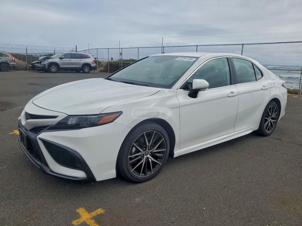 Toyota Camry 2024 — photo 2