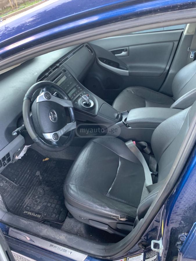 Toyota Prius 2011 — photo 2