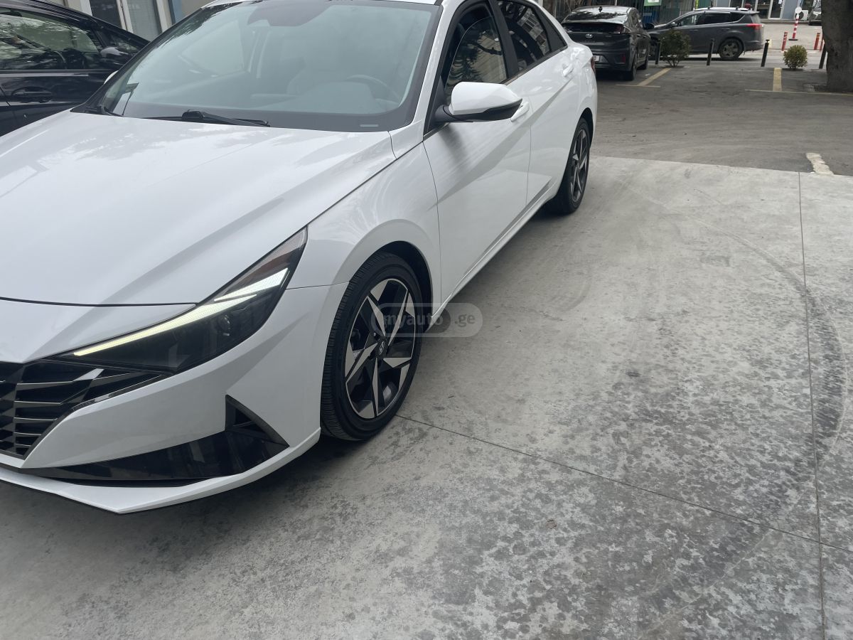 Hyundai Elantra 2022 — photo 2