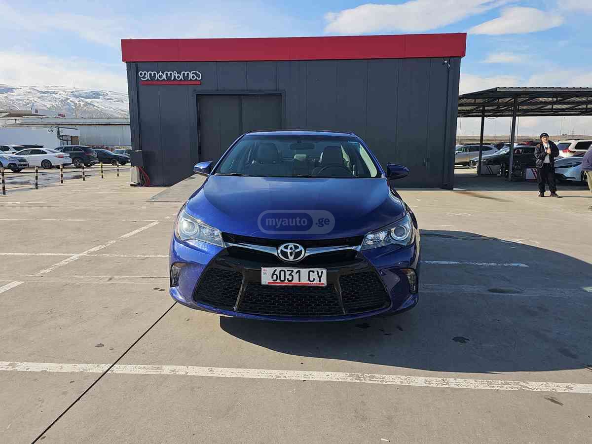 Toyota Camry 2015 — photo 2