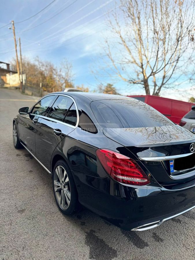 Mercedes-Benz C 300 2015 — photo 2