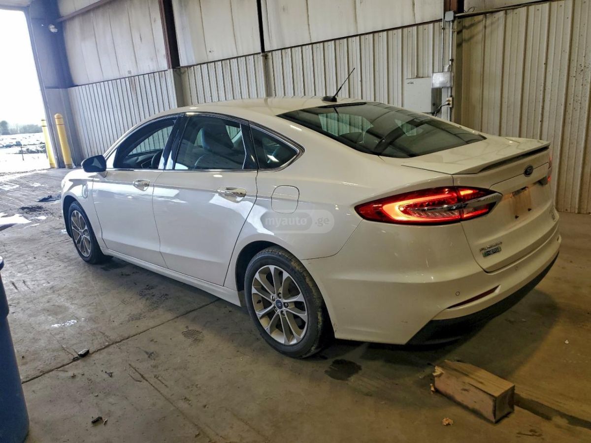 Ford Fusion 2019 — photo 2