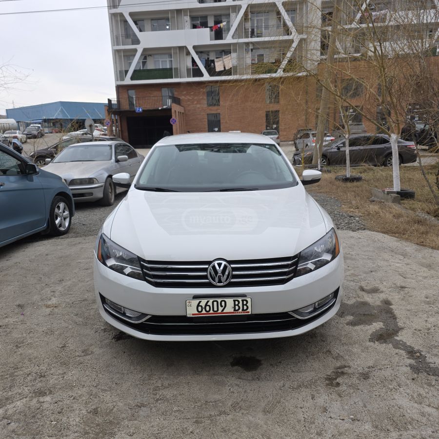 Volkswagen Passat 2013 — photo 2