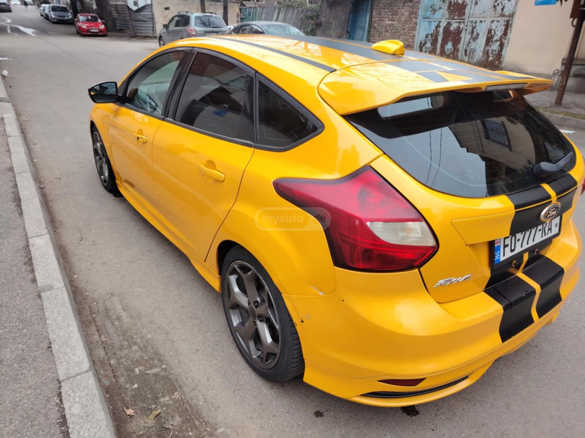 Ford Focus 2014 — photo 2