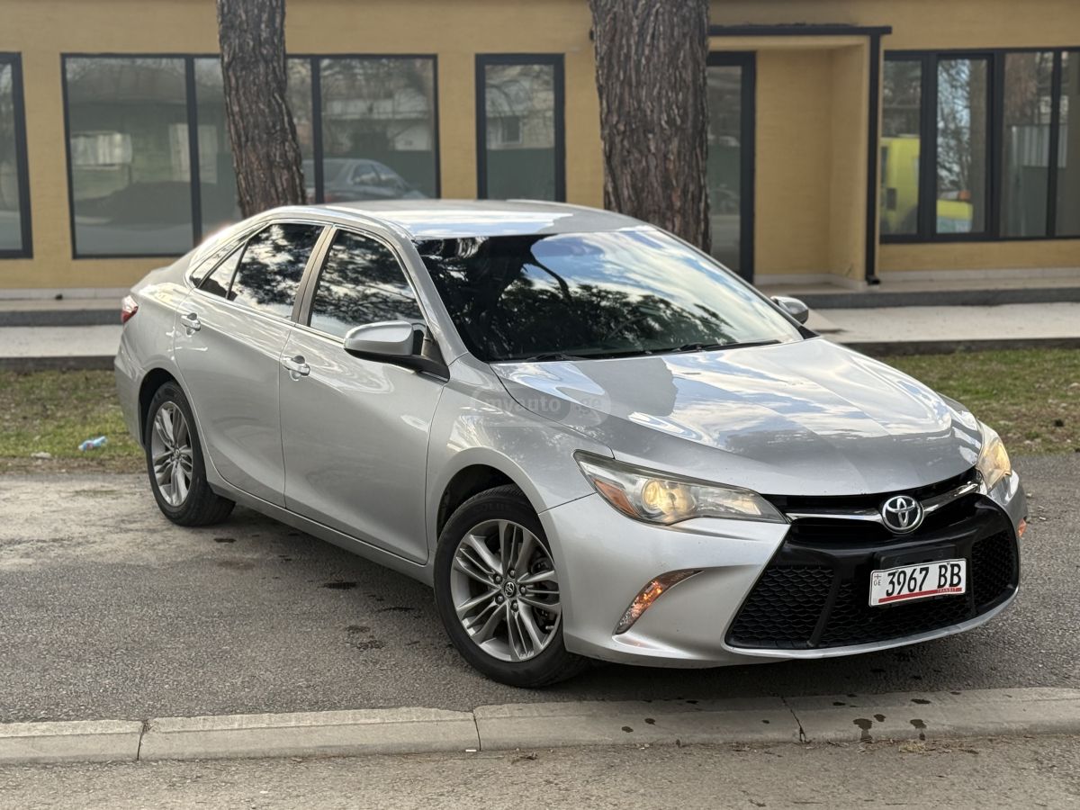 Toyota Camry 2017 — photo 2