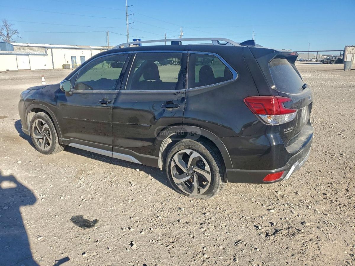 Subaru Forester 2023 — photo 2