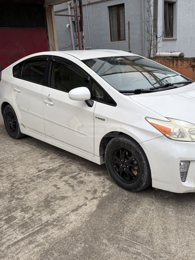 Toyota Prius 2012 — photo 2