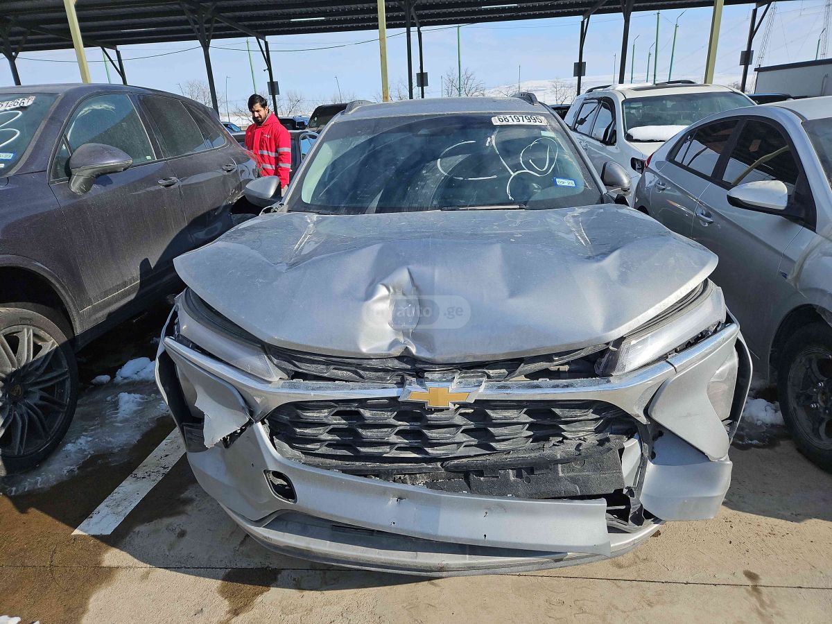 Chevrolet Trax 2024 — photo 2