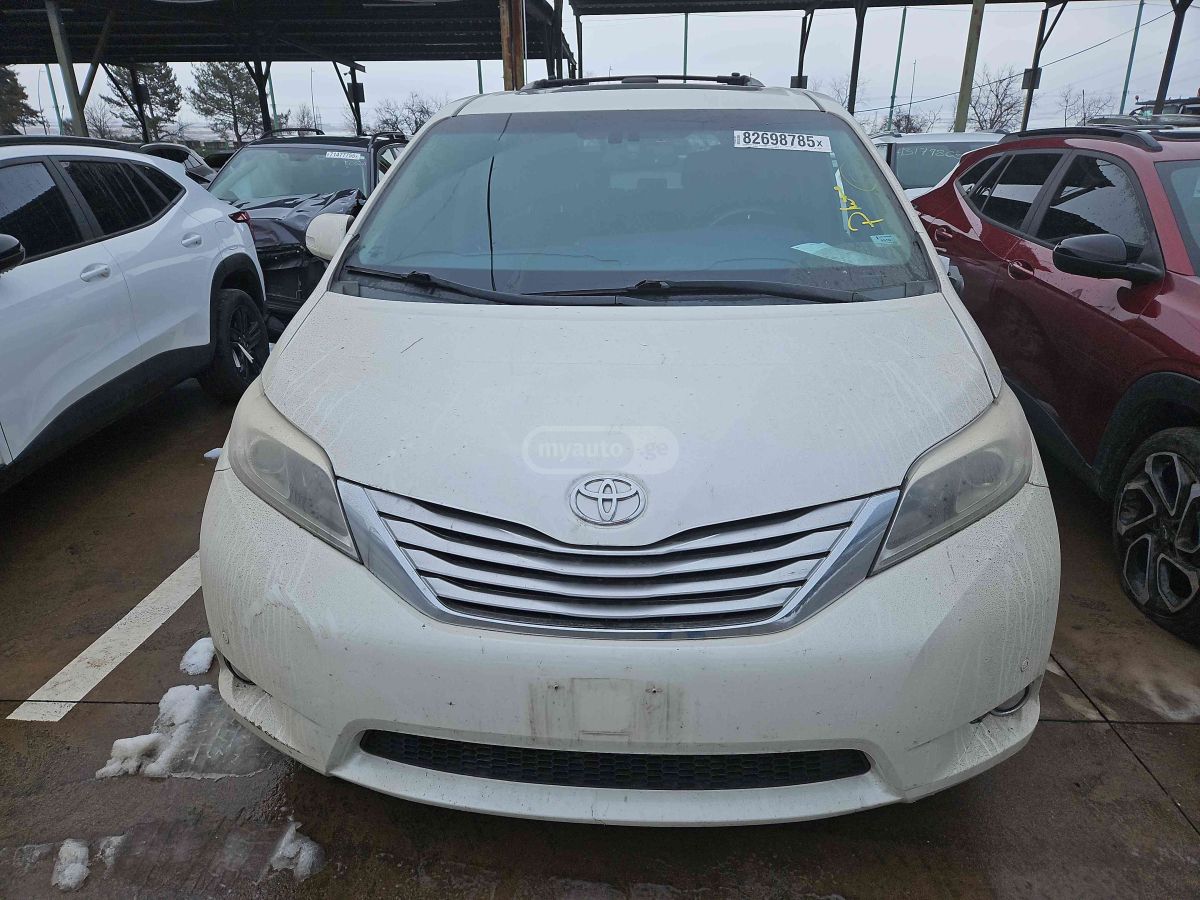 Toyota Sienna 2015 — photo 2