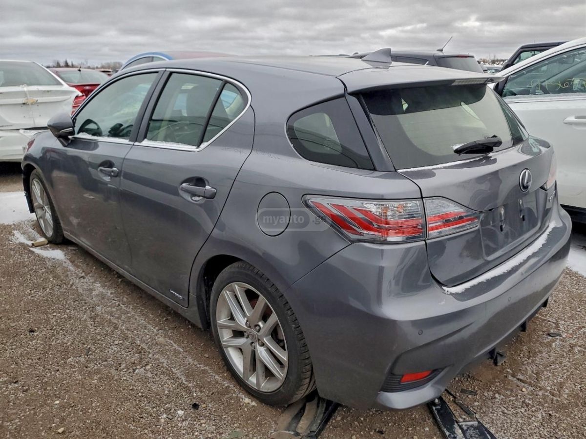 Lexus CT 200 h 2017 — photo 2