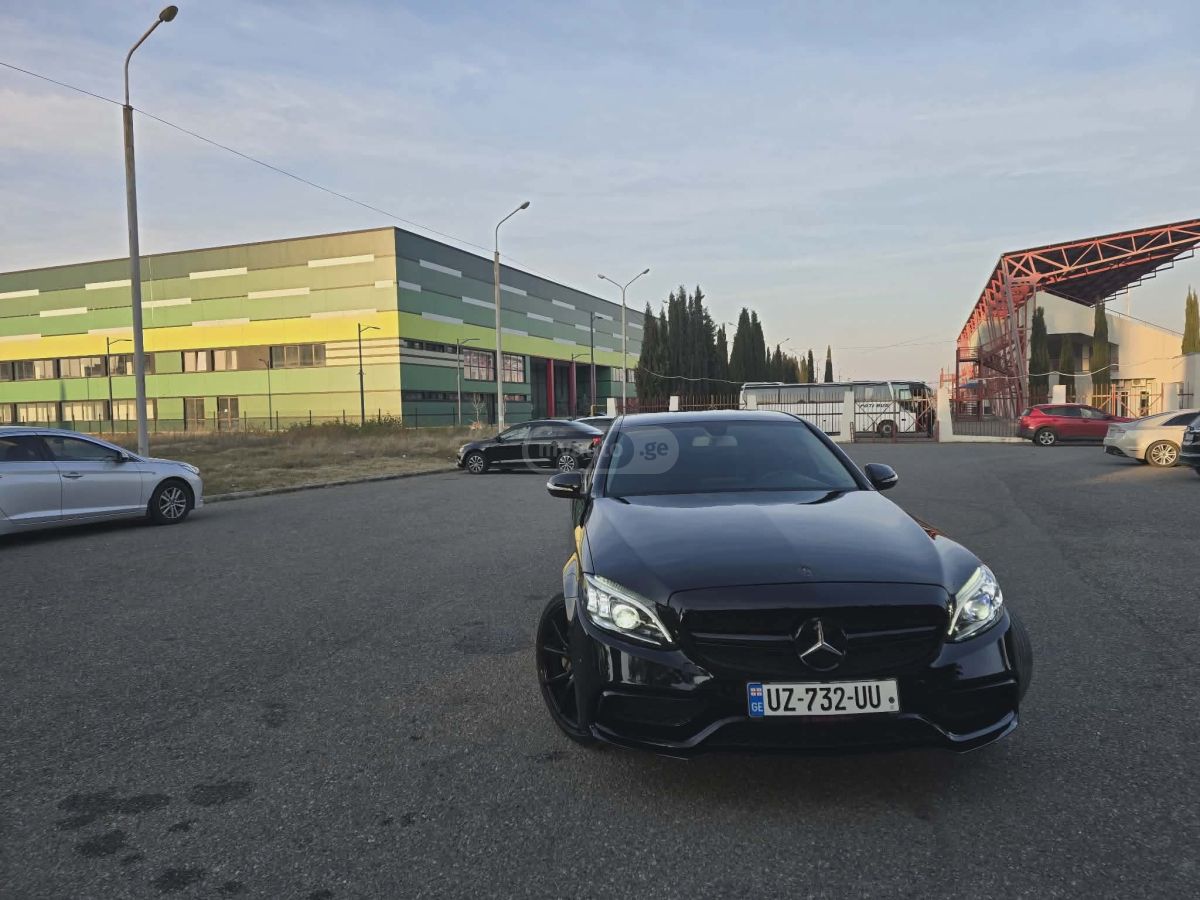 Mercedes-Benz C 300 2015 — photo 2