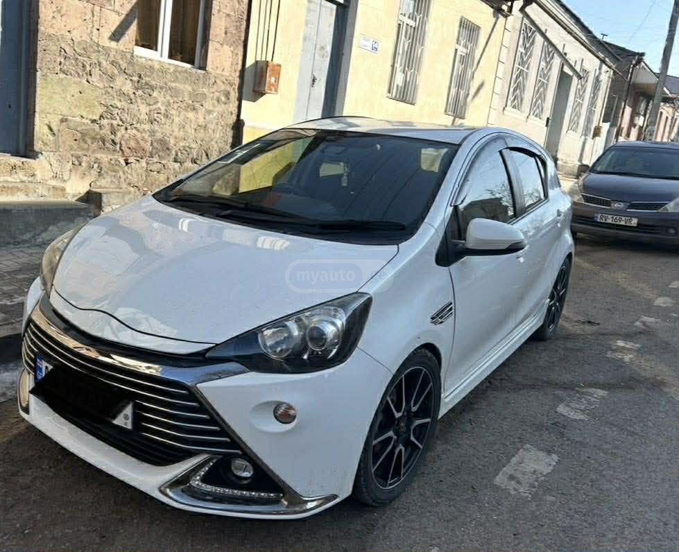 Toyota Aqua 2017 — photo 2
