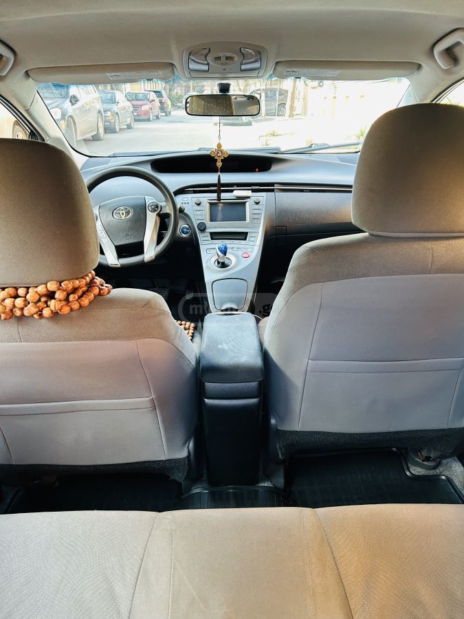Toyota Prius 2014 — photo 2