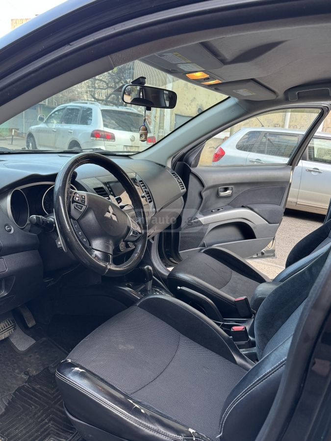 Mitsubishi Outlander 2012 — photo 2