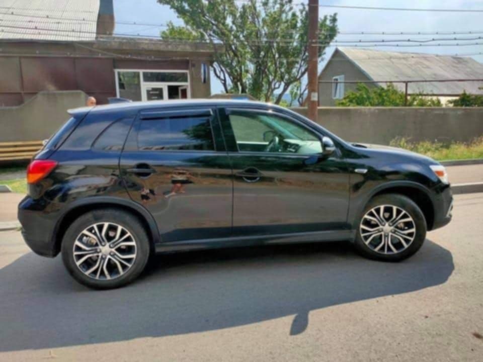 Mitsubishi Outlander 2018 — photo 2