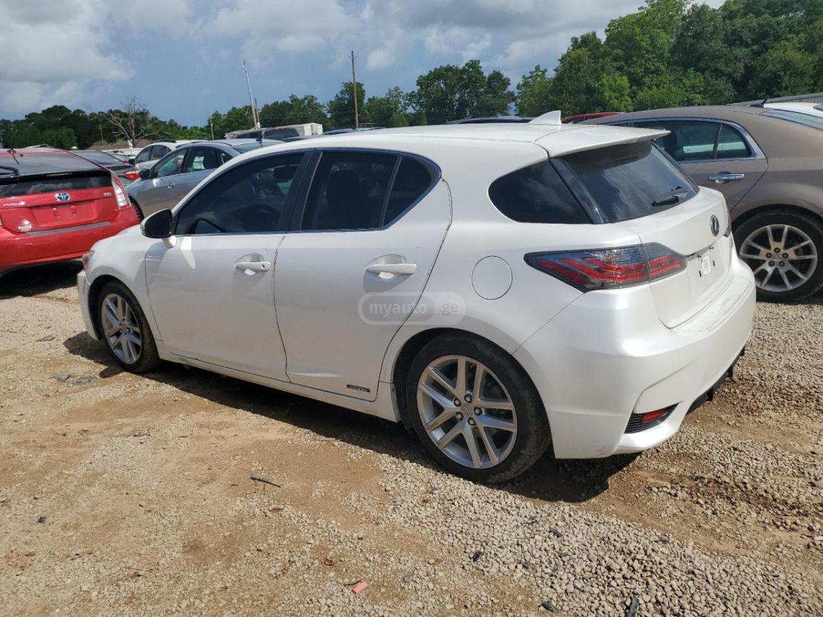 Lexus CT 200 h 2017 — photo 2