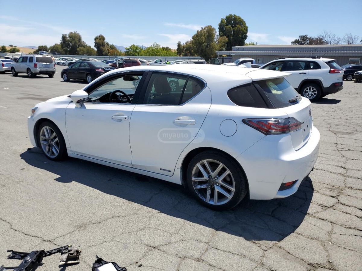 Lexus CT 200 h 2017 — photo 2