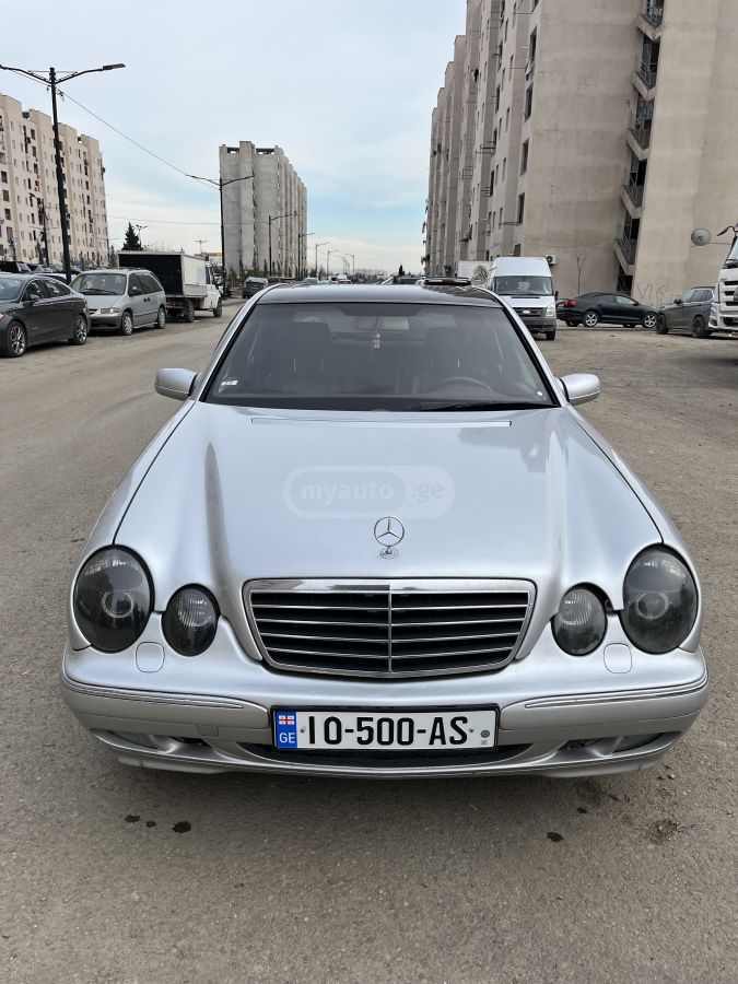 Mercedes-Benz E 320