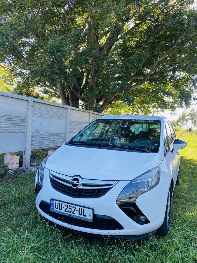 Opel Zafira 2013 — photo 2