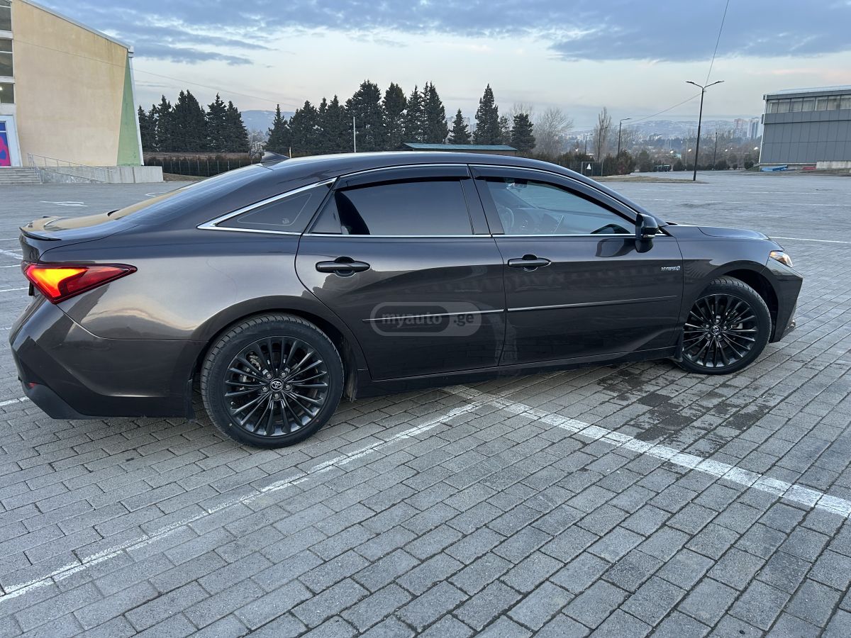 Toyota Avalon 2018 — photo 2