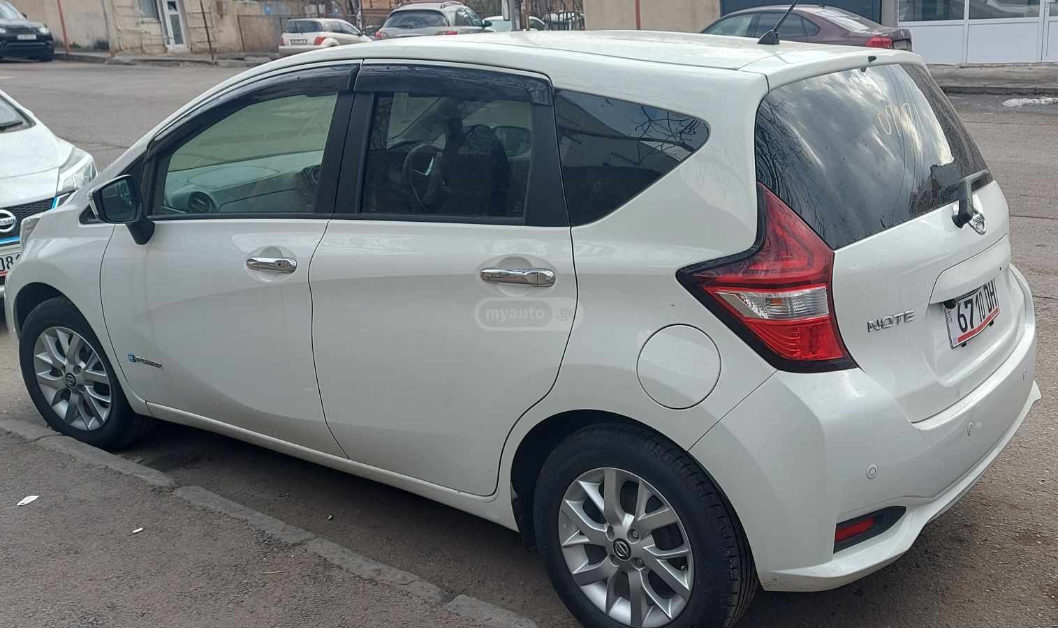 Nissan Note 2018 — photo 2