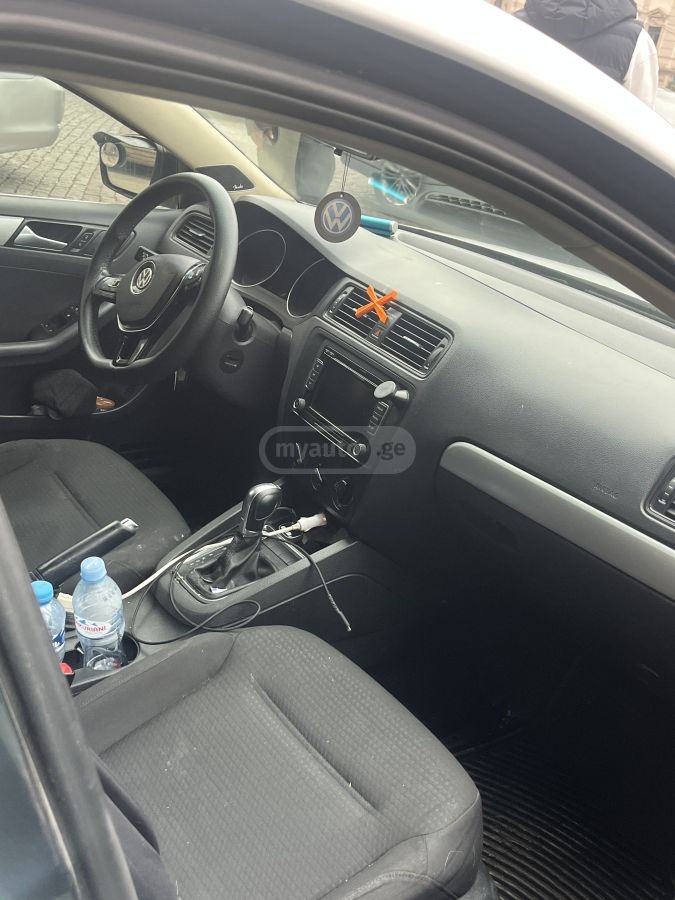 Volkswagen Jetta 2014 — photo 2