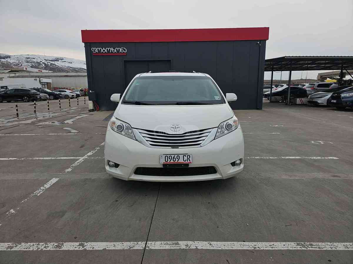 Toyota Sienna 2014 — photo 2