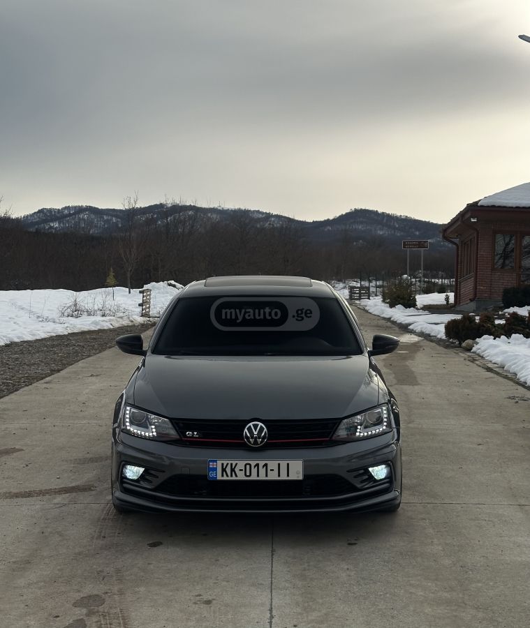 Volkswagen Jetta 2017 — photo 2