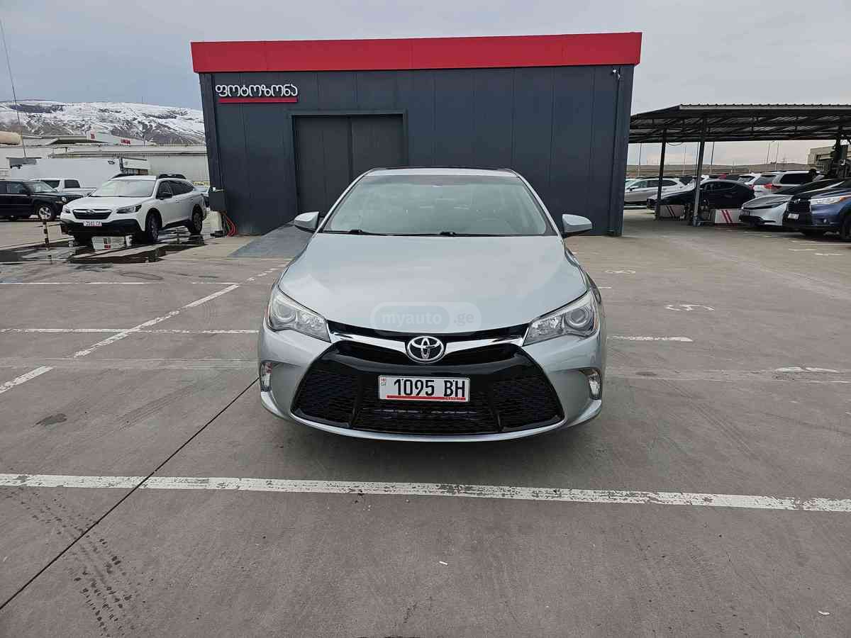 Toyota Camry 2017 — photo 2