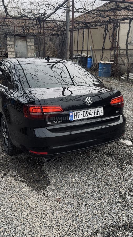 Volkswagen Jetta 2017 — photo 2