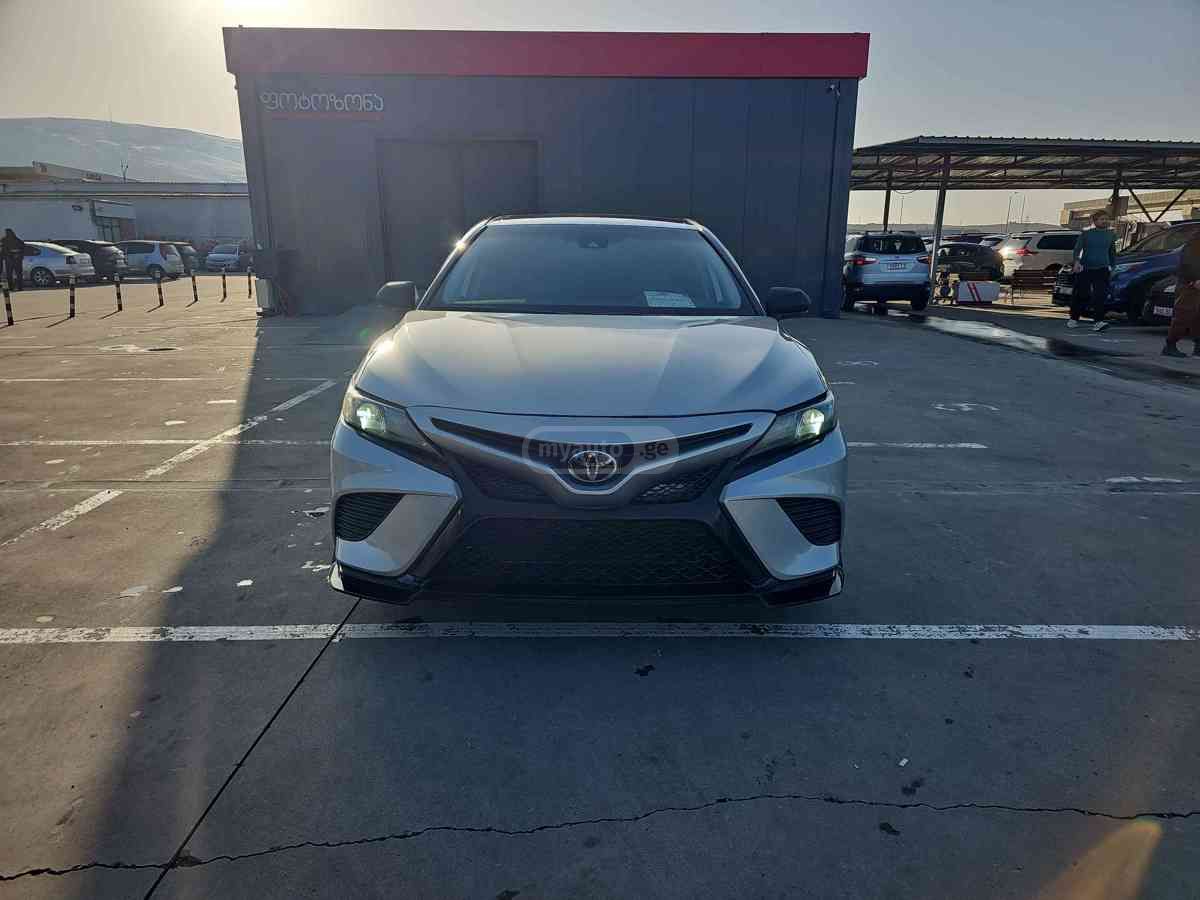 Toyota Camry 2020 — photo 2