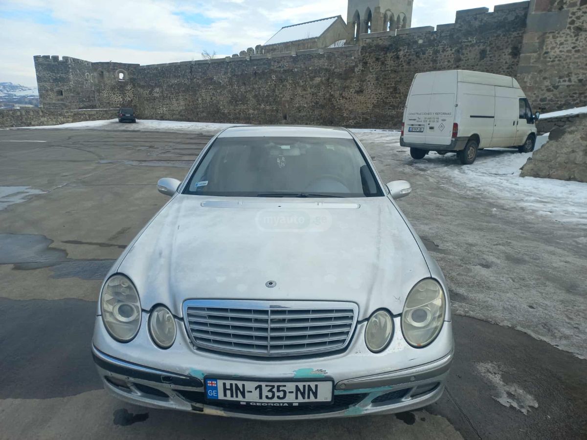 Mercedes-Benz E 220 2002 — photo 2
